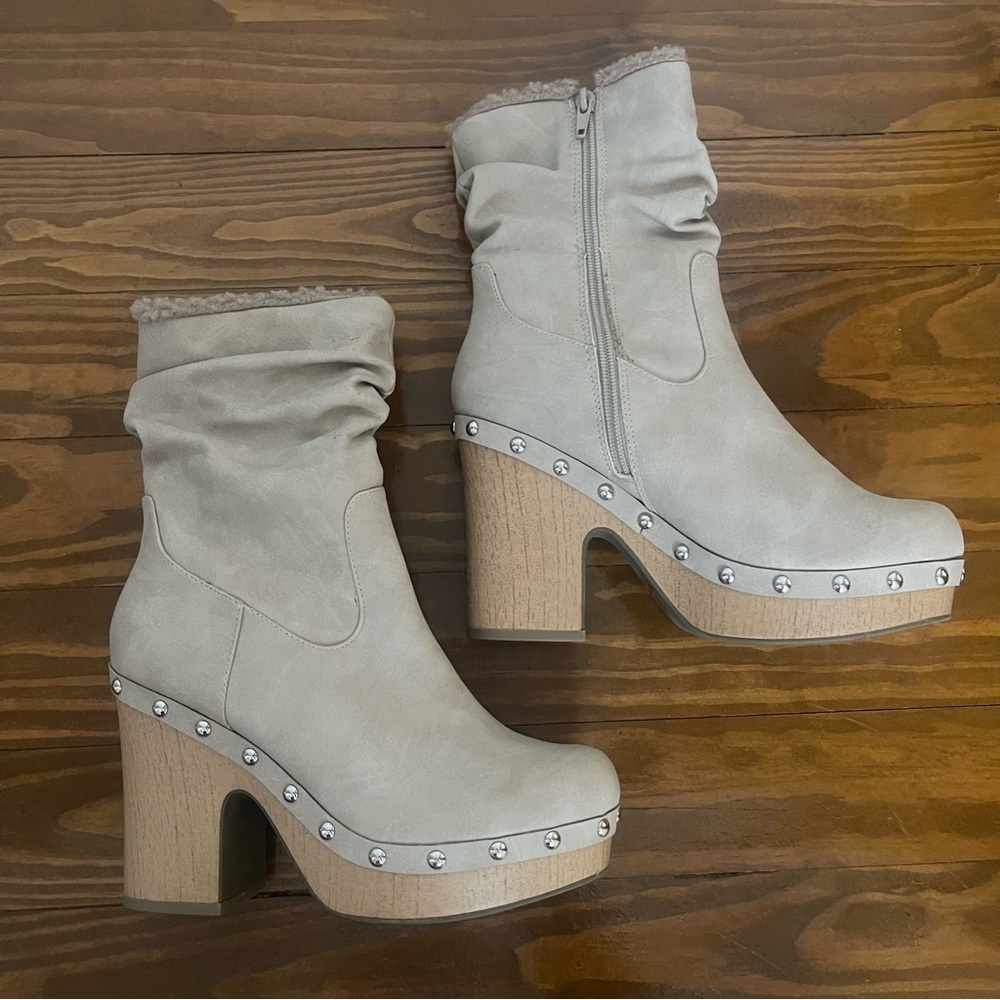 NWOT Dolce Vita Caprice Taupe Platform Boot 8